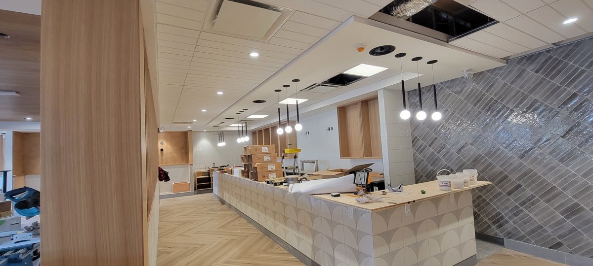 Commercial T-bar ceiling with mixed tiles lighting and diffusers